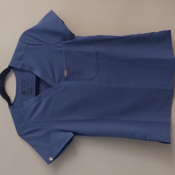 FIGS Catarina One Pocket V Neck Scrub Top In Big Sky - Picture 2 of 15